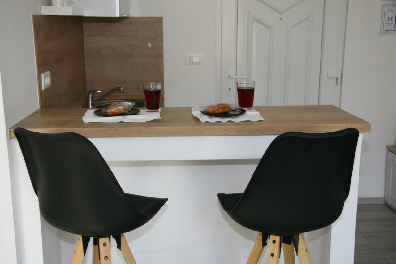 Stylish Apartment In City Center Pula Exterior photo