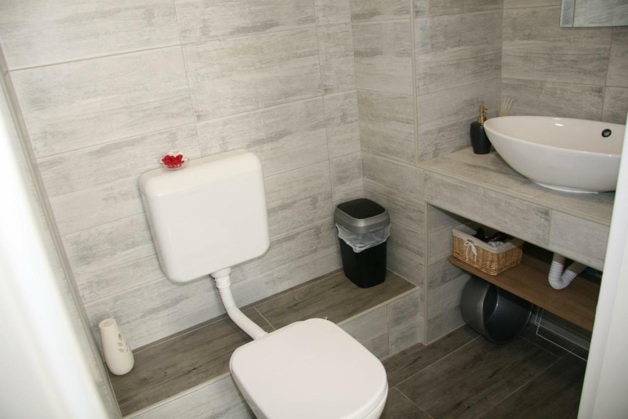 Stylish Apartment In City Center Pula Exterior photo